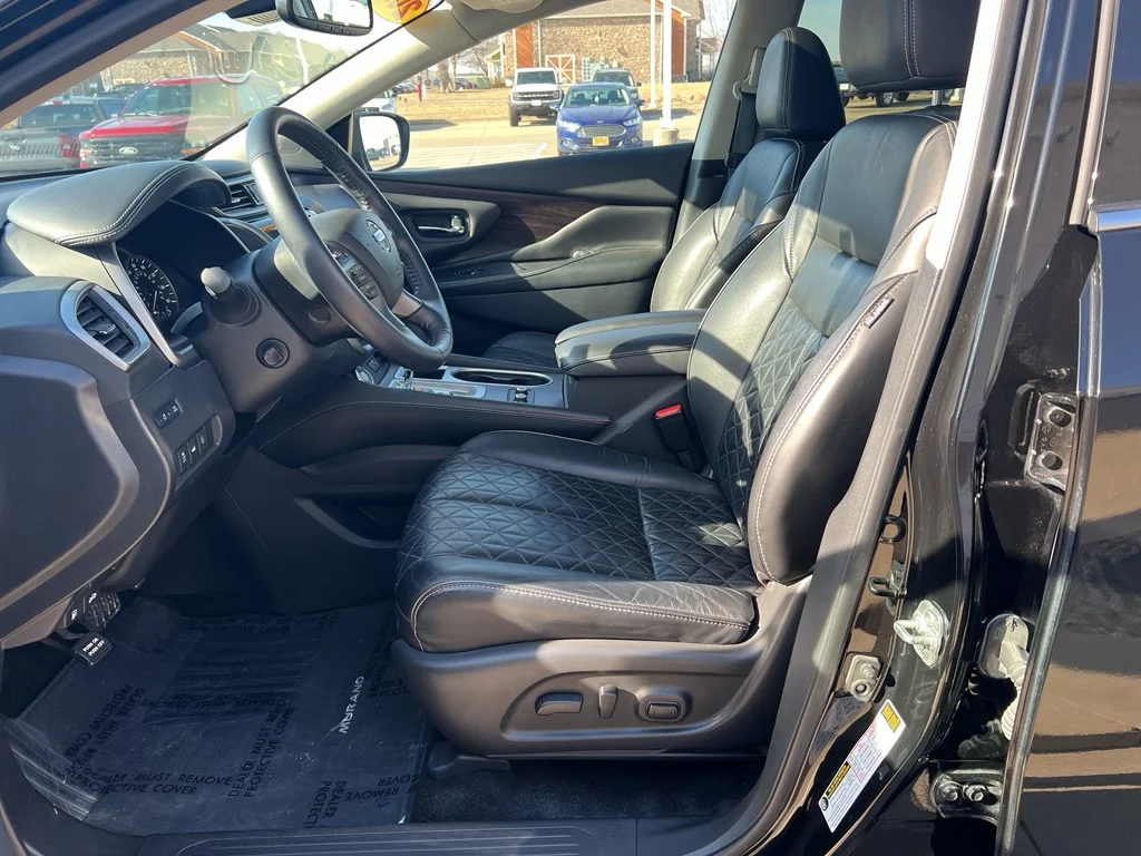 Used 2020 Super Black Metallic Nissan Platinum image 12