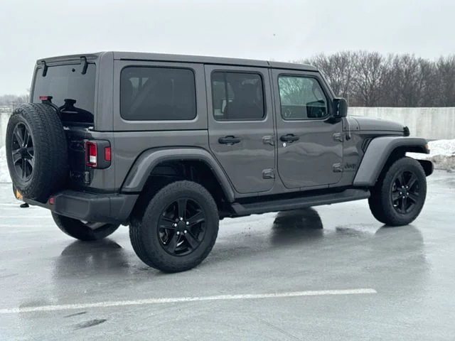 Used 2022 Gray Jeep Unlimited Sahara Altitude image 8