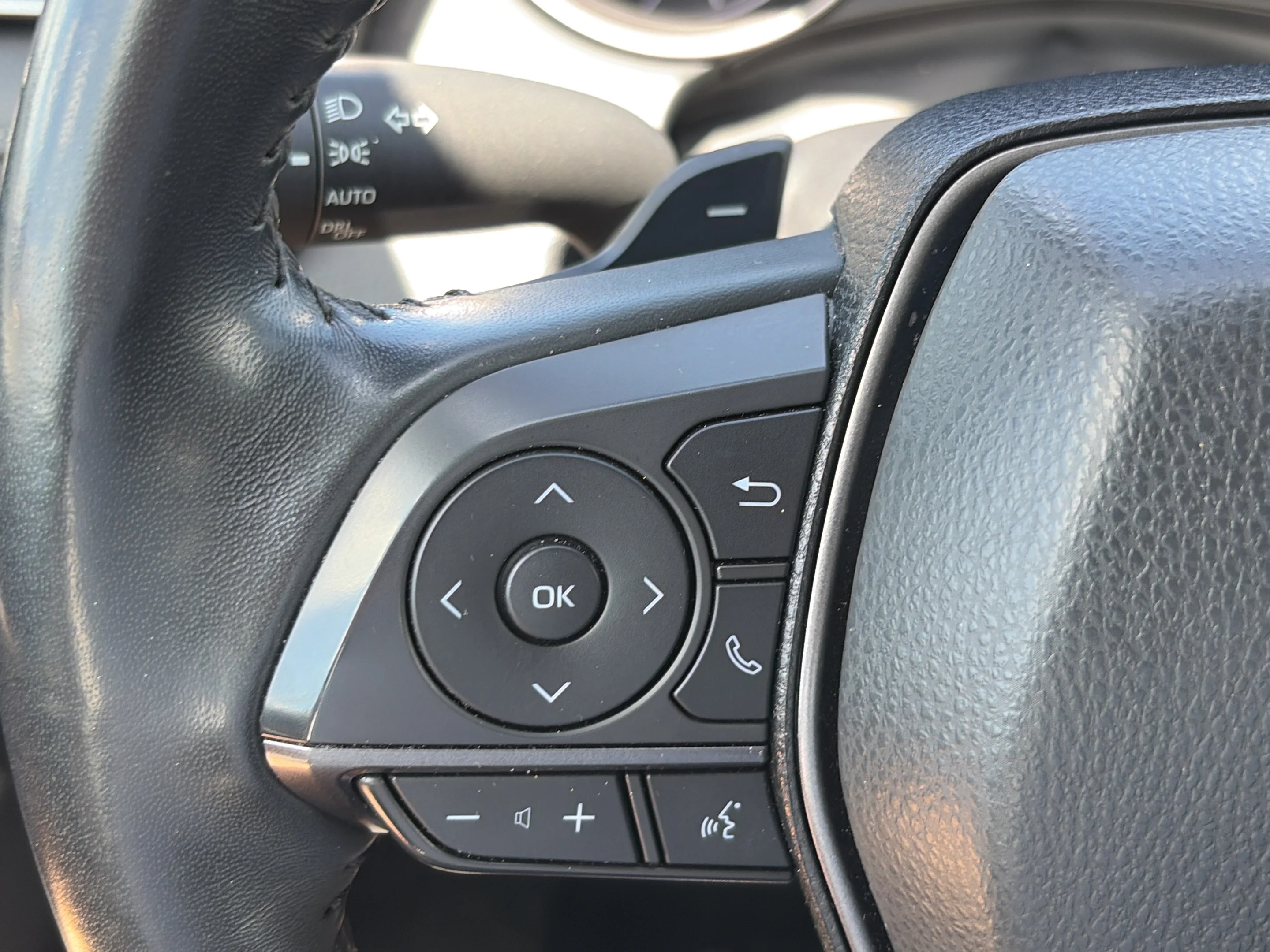 Used 2024 Ice Toyota SE image 19