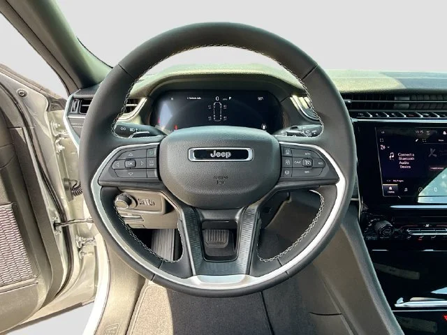 New 2026 Silver Zynith Exterior Paint Jeep Laredo image 8