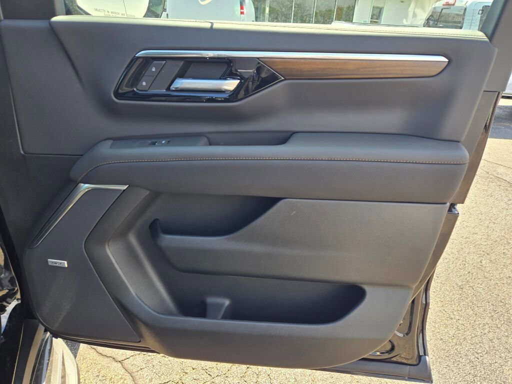 2026 Chevrolet Suburban High Country - Photo 7