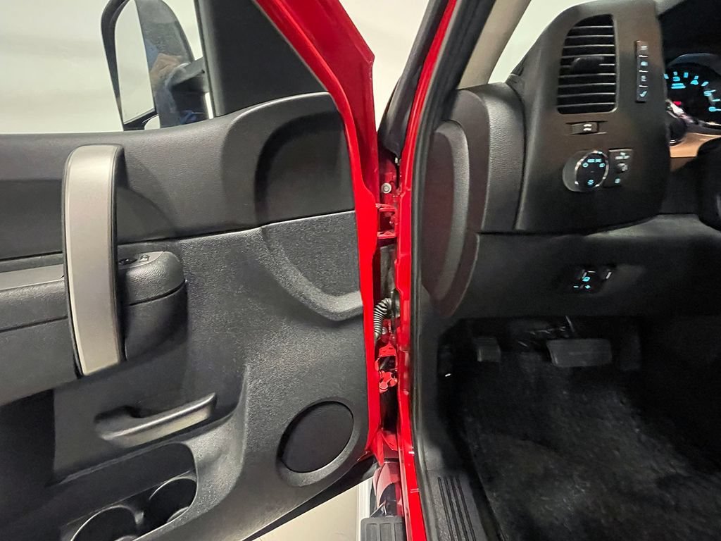 Used 2011 FIRE RED GMC SLE image 58