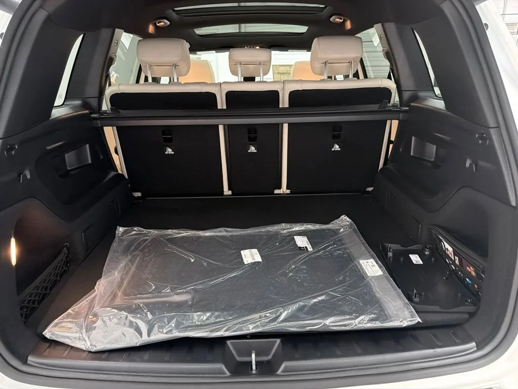 New 2026 White Mercedes-Benz GLB 250 image 24