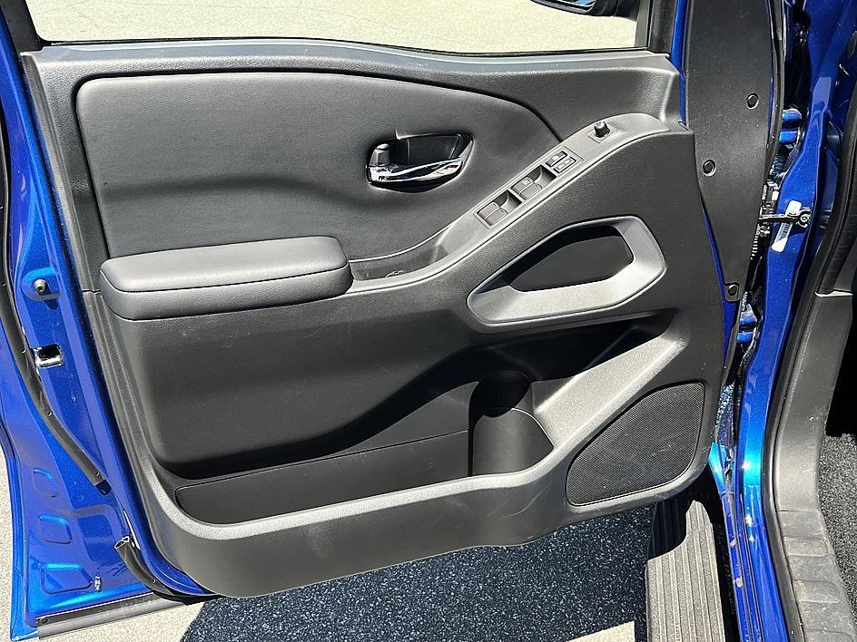 Used 2025 Bluestone Pearl Nissan SV image 19