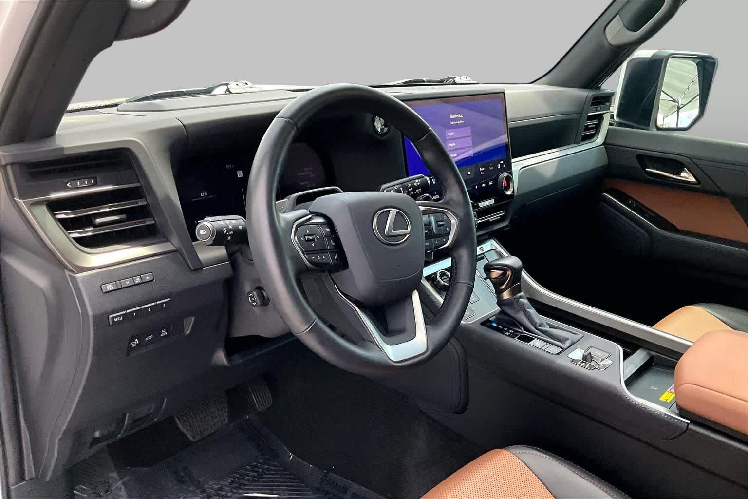 Used 2025 Eminent White Pearl Lexus Premium image 17