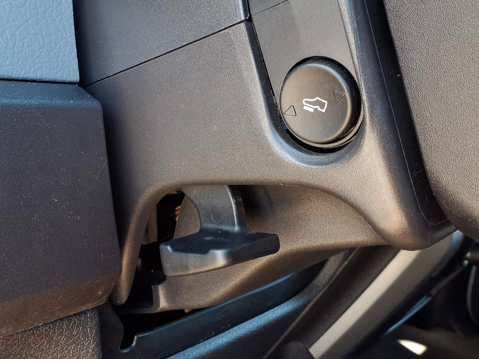 Used 2012 Oxford White Ford XL image 15