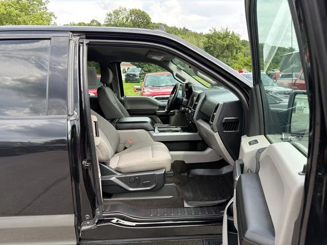 Used 2019 Agate Black Metallic Ford XLT image 30