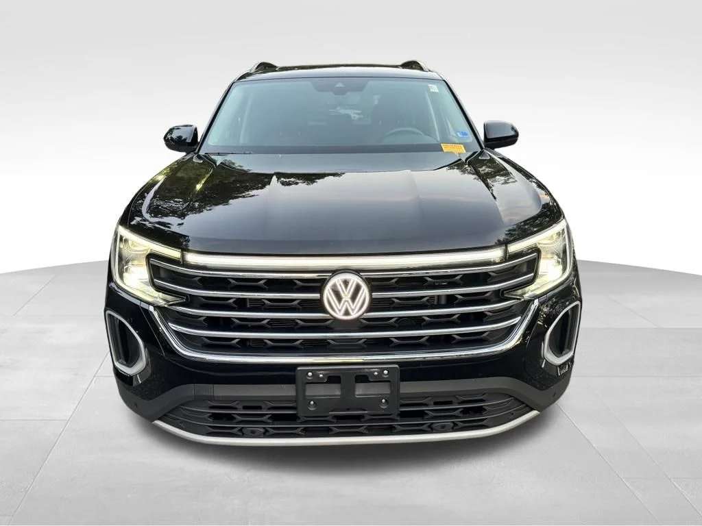 Used 2025 Black Volkswagen 2.0T SE w/Technology image 7