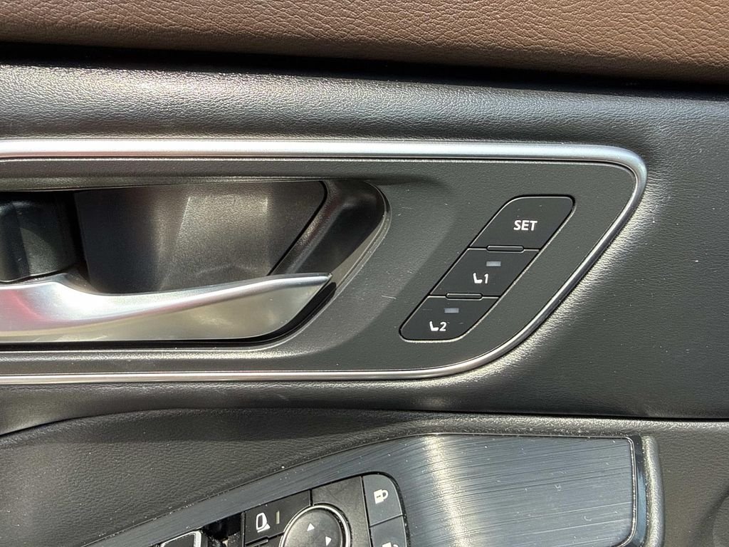 Used 2021 Gray Nissan Platinum image 23