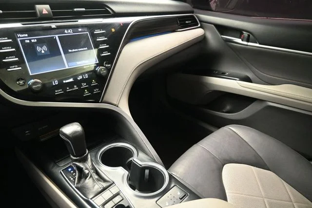 Used 2018 Brown Toyota XLE image 29