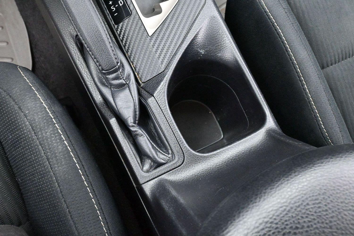 Used 2015 Super White Toyota XLE image 18