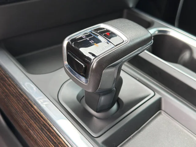 Used 2022 ONYX BLACK GMC Elevation image 31