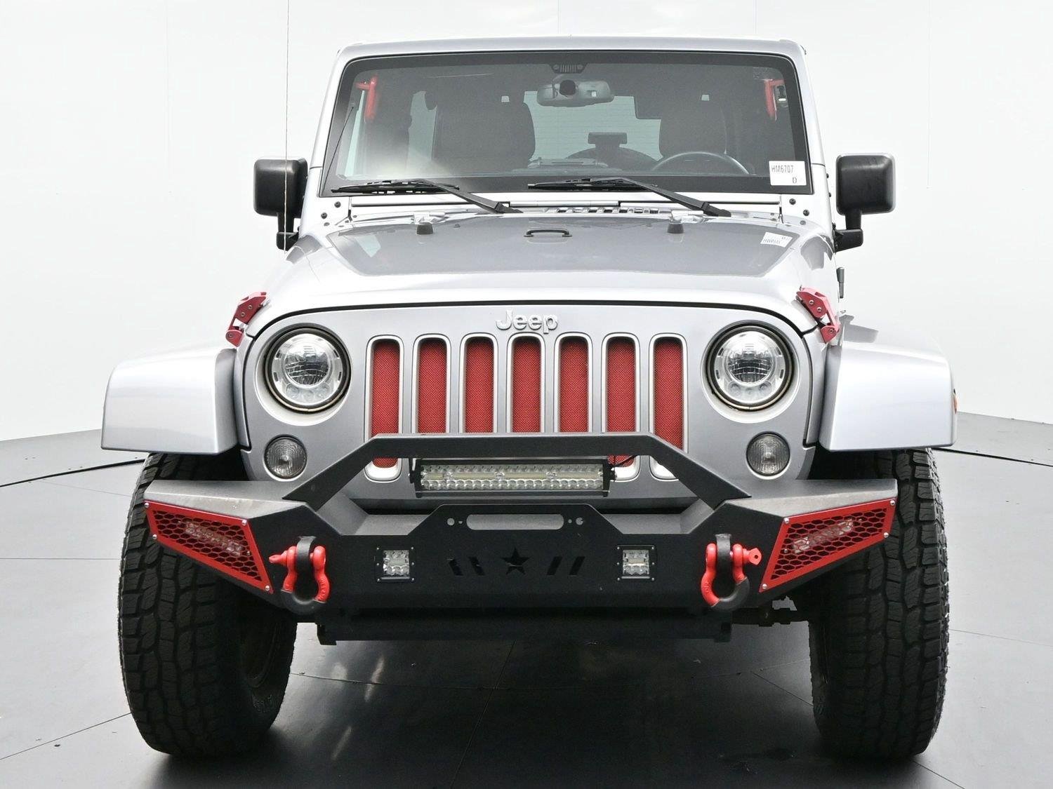 Used 2017 Billet Silver Metallic Clearcoat Jeep Sahara image 3