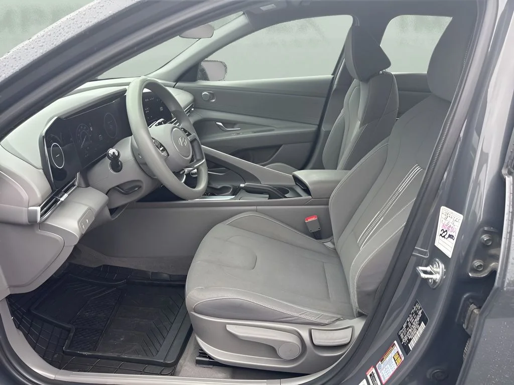 Used 2024 Gray Hyundai SEL image 9