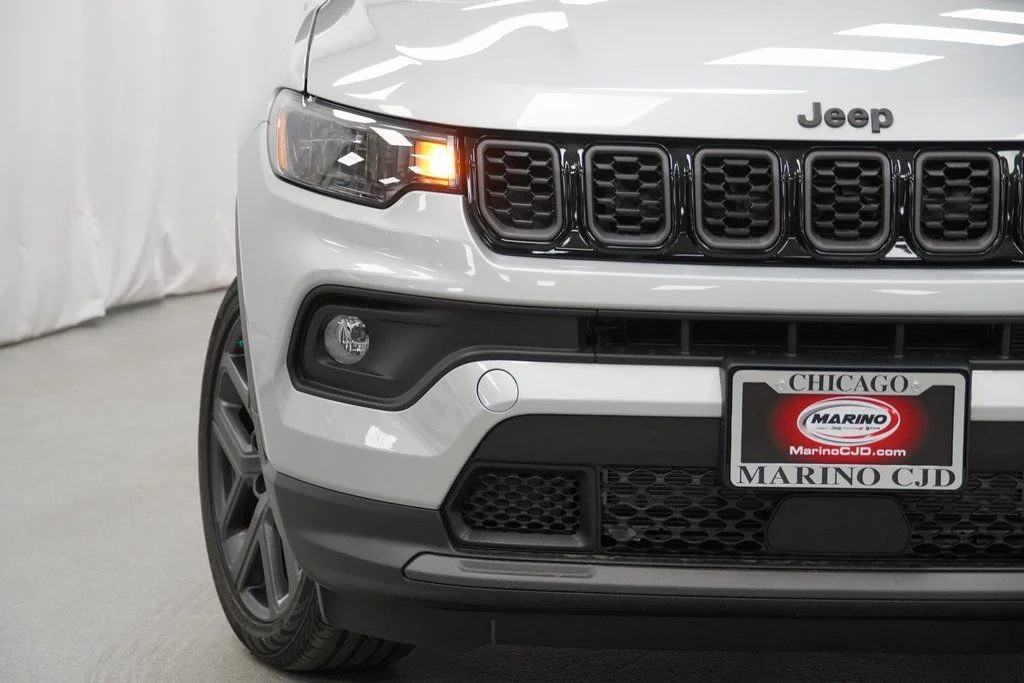 New 2026 Silver Zynith Metallic Clear-Coat Exterior Paint Jeep Latitude image 6