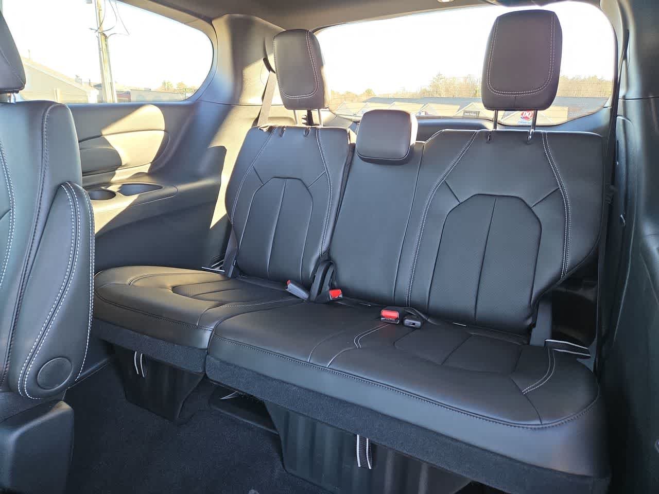 2026 Chrysler Pacifica Select - Photo 16