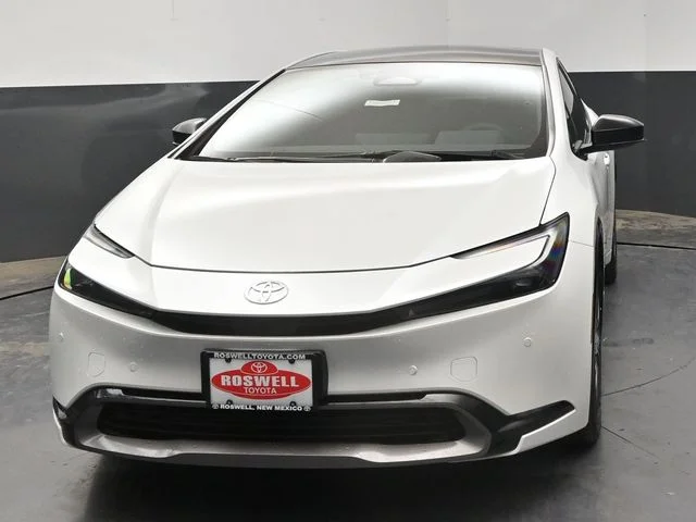 New 2026 Wind Chill Pearl <sup>1</sup> Toyota  XLE image 3