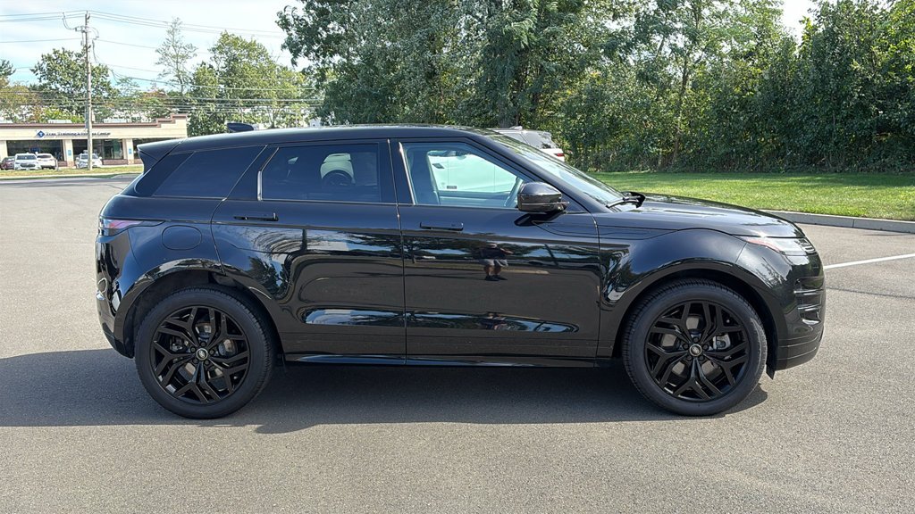 Used 2023 Black Land Rover R-Dynamic SE image 9