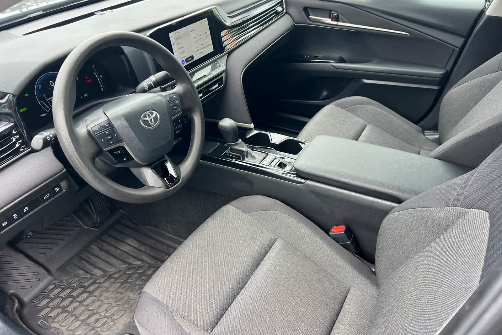 2025 Toyota Camry LE - Photo 10