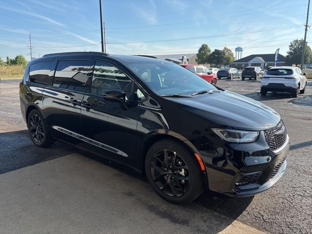 2026 Chrysler Pacifica Limited - Photo 9