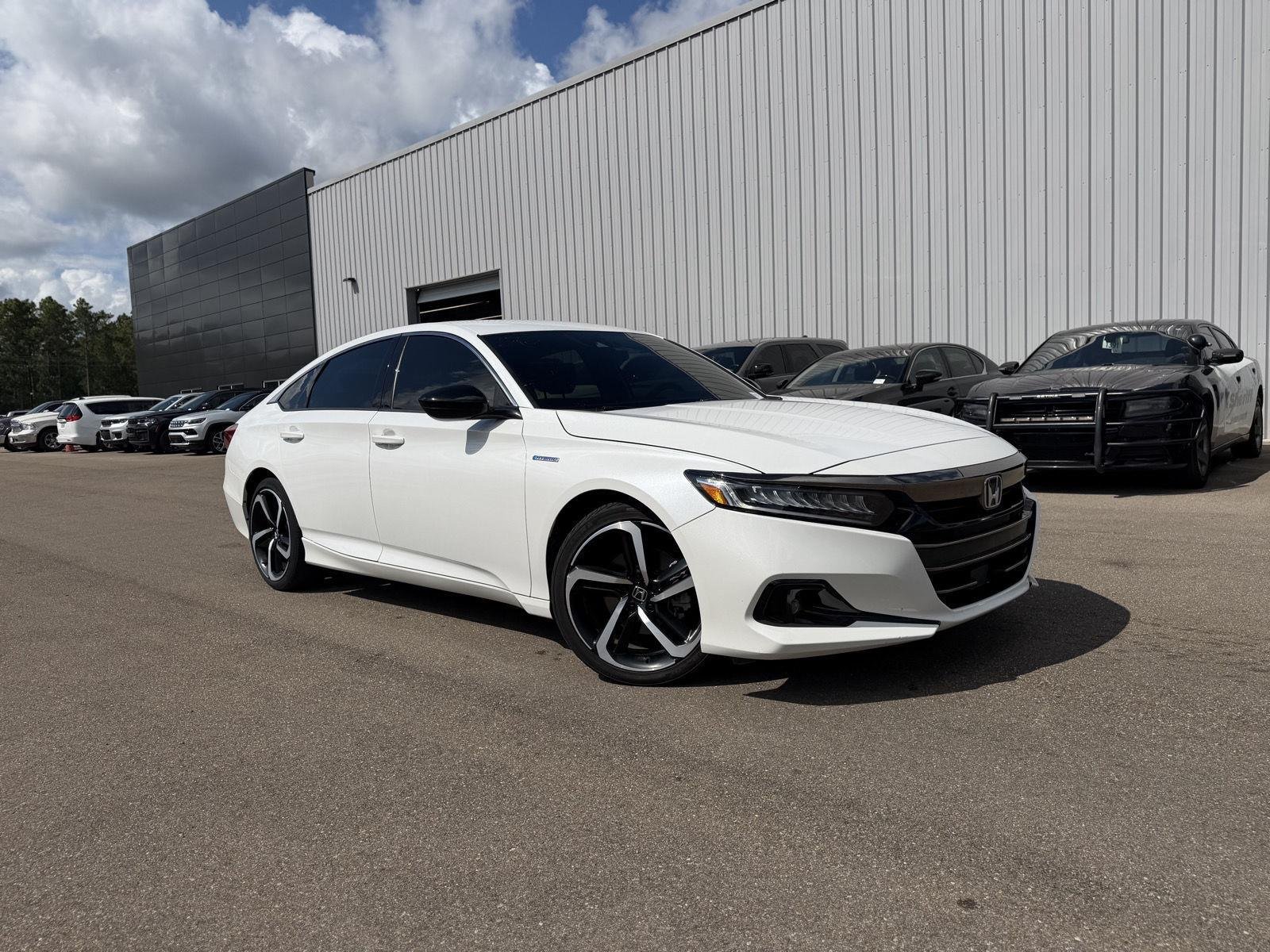 Used 2022 Platinum White Pearl Honda Sport image 3