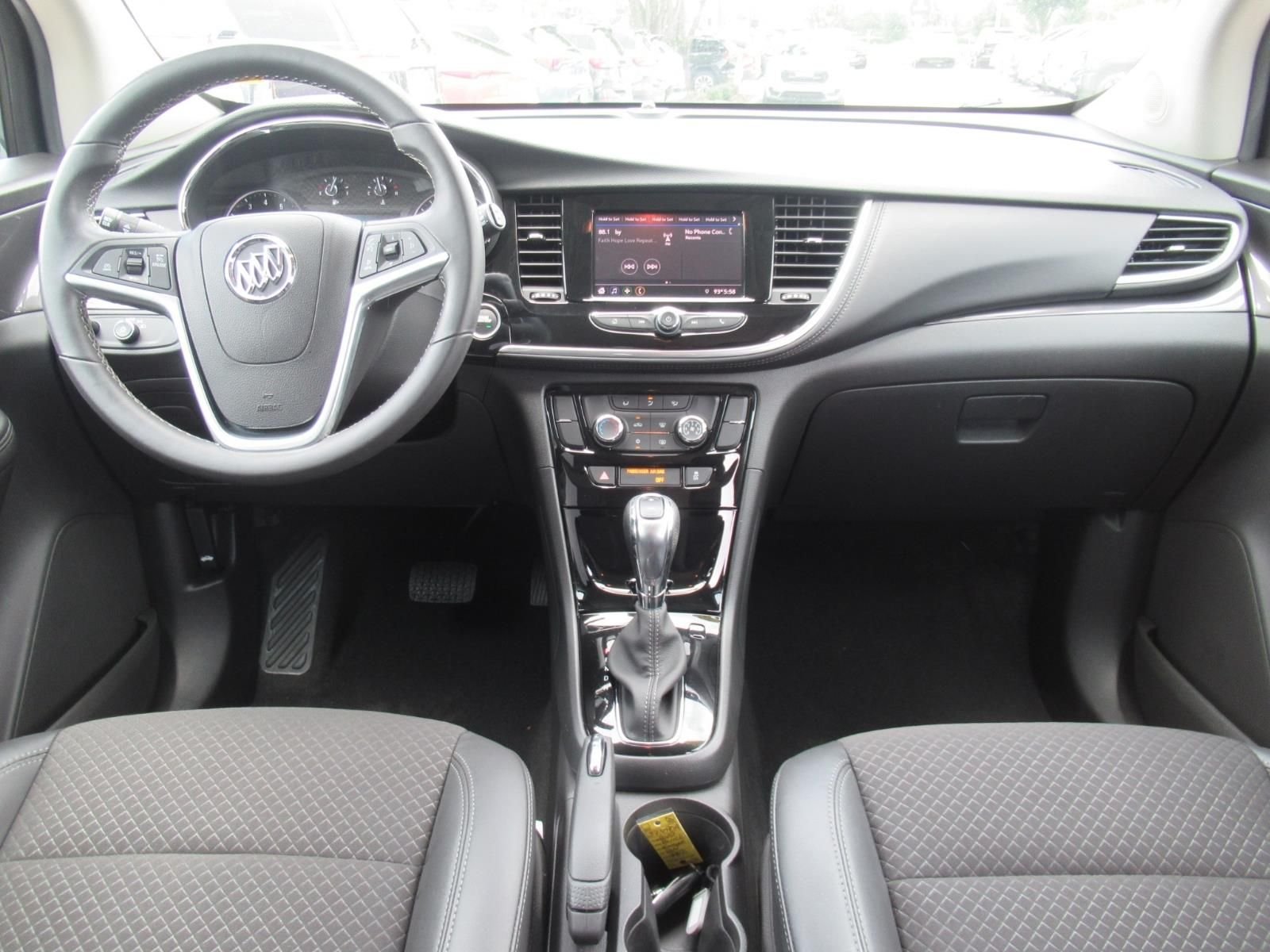 Used 2022  Buick Preferred image 12
