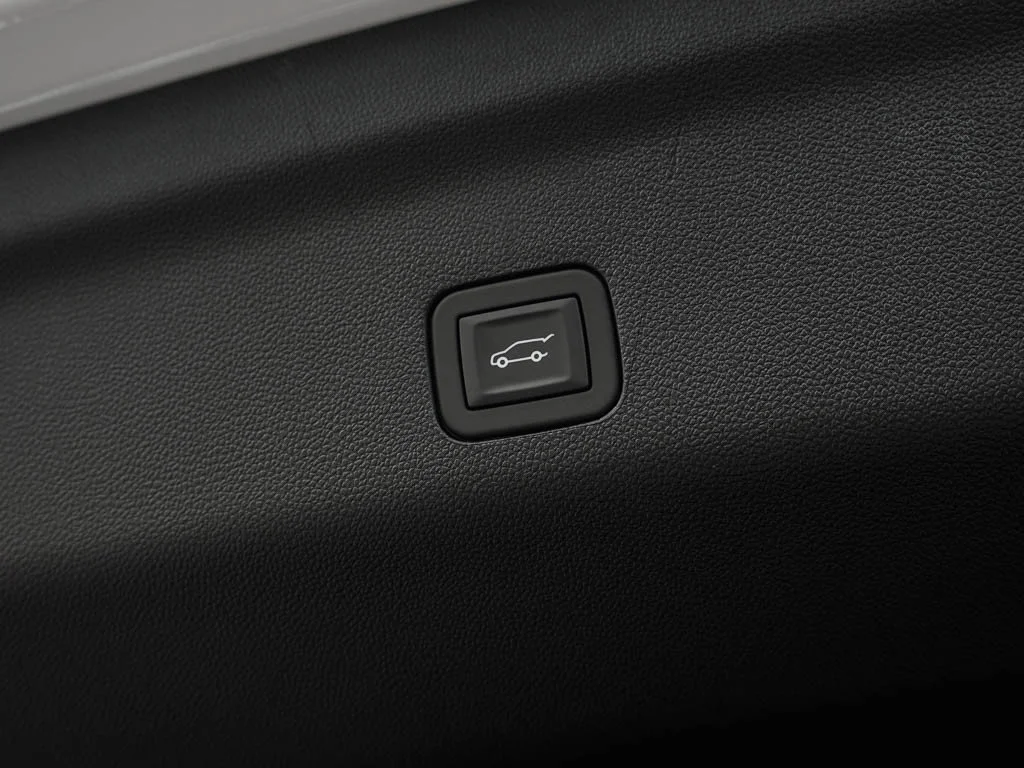 2026 GMC Yukon XL Denali - Photo 10