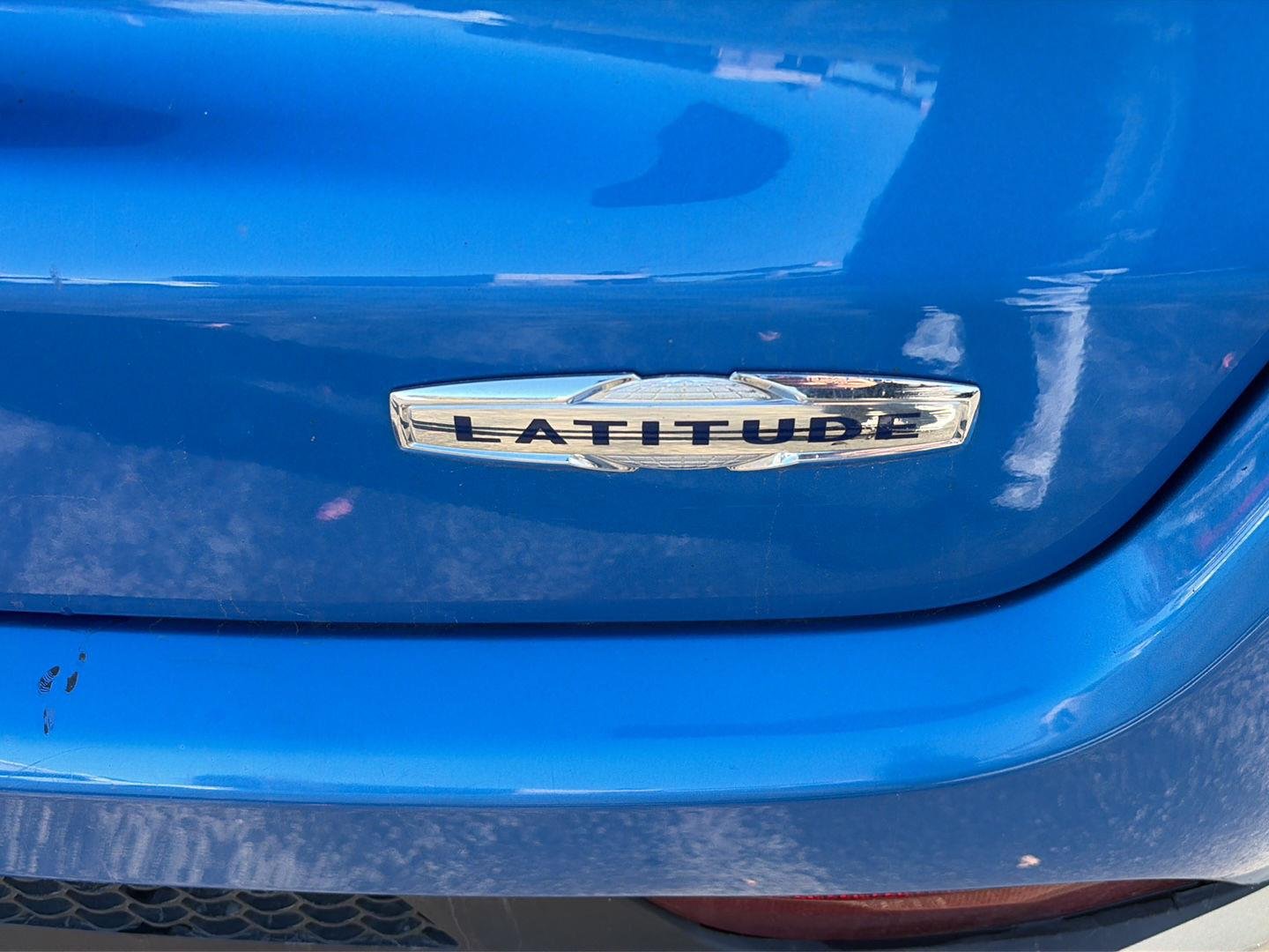 Used 2020 Laser Blue Pearlcoat Jeep Latitude image 11