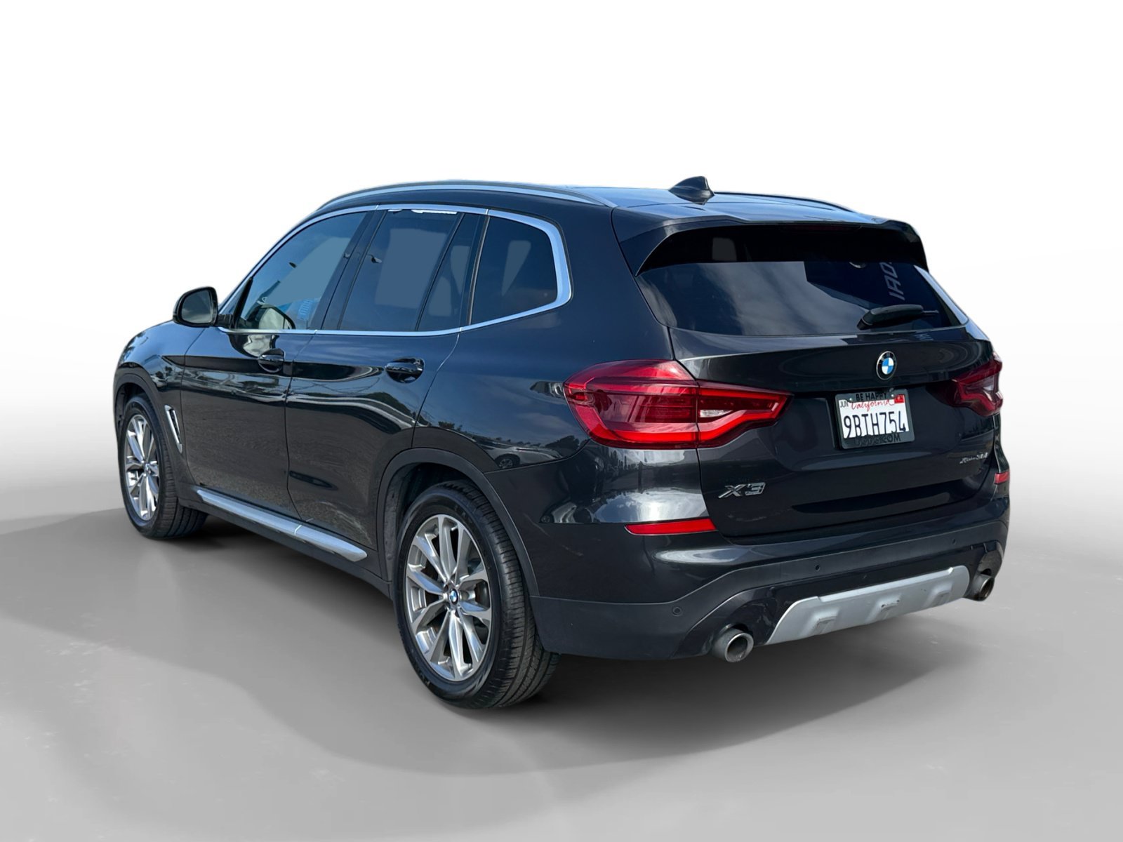 Used 2019 Dark Graphite Metallic BMW xDrive30i image 3