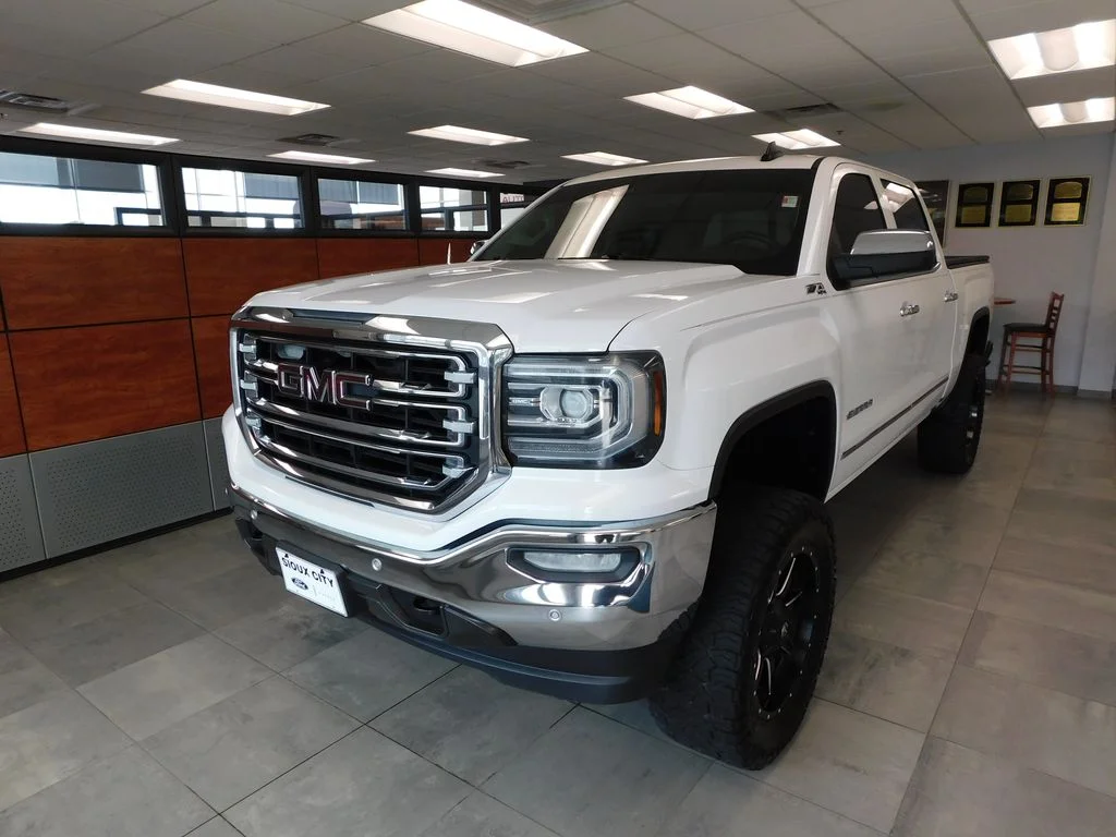 2017 GMC Sierra 4WD Crew Cab Short Box SLT's photo