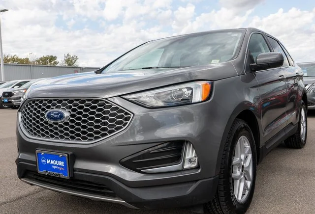 Used 2023 Gray Ford SEL image 2