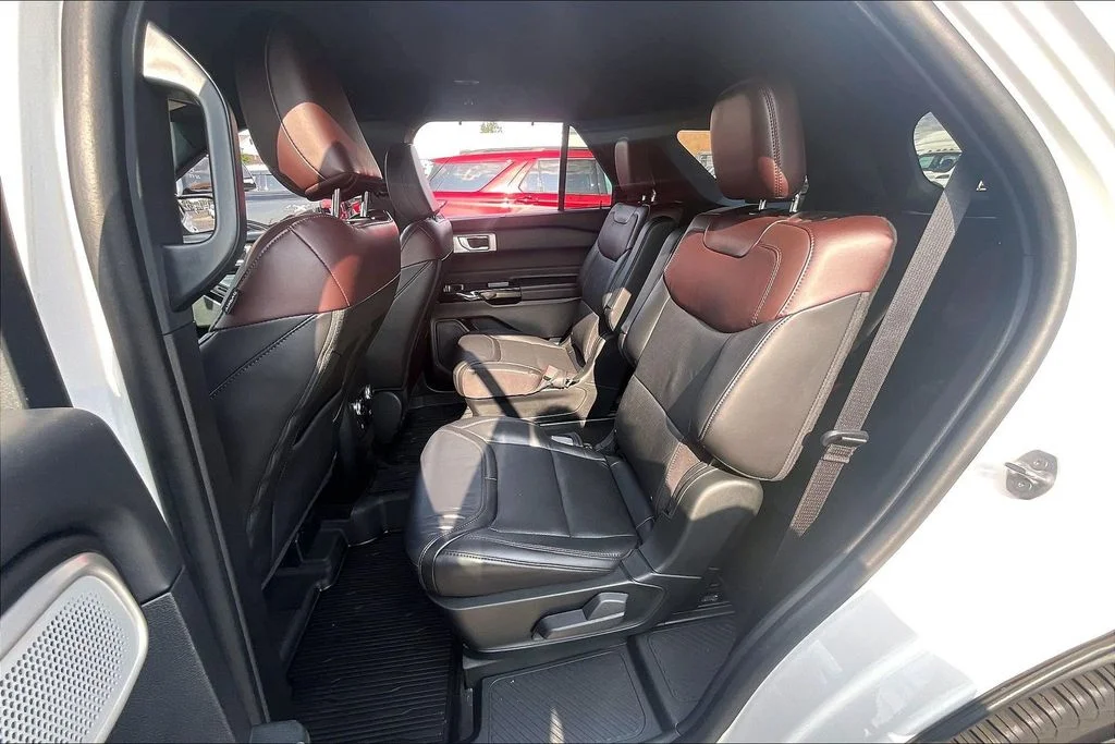 Used 2023 White Ford Platinum image 25