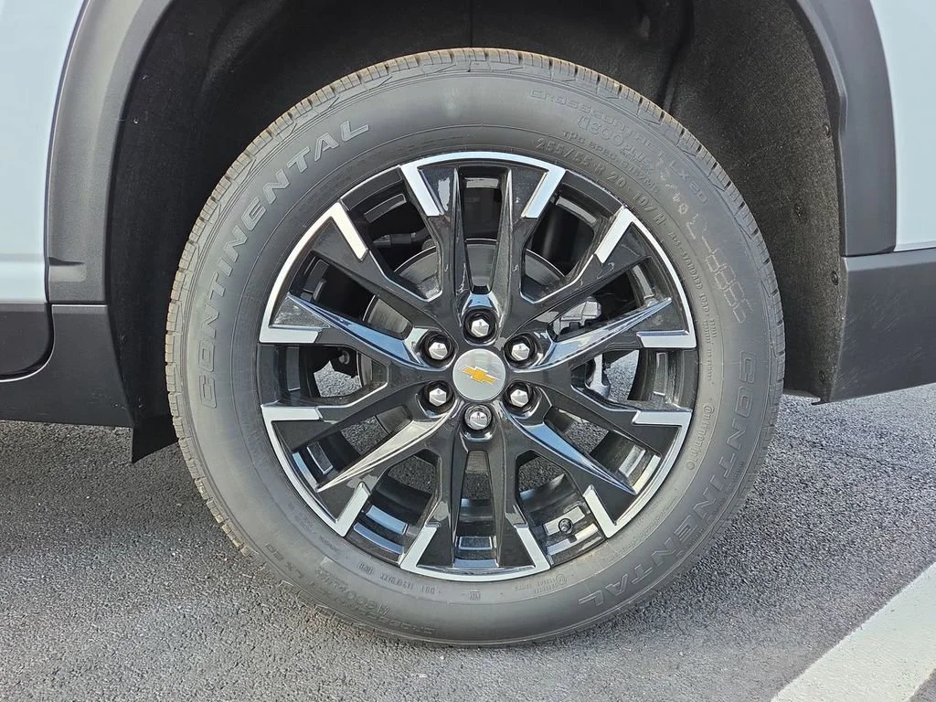 New 2026 Polar White Tricoat Chevrolet LT image 25
