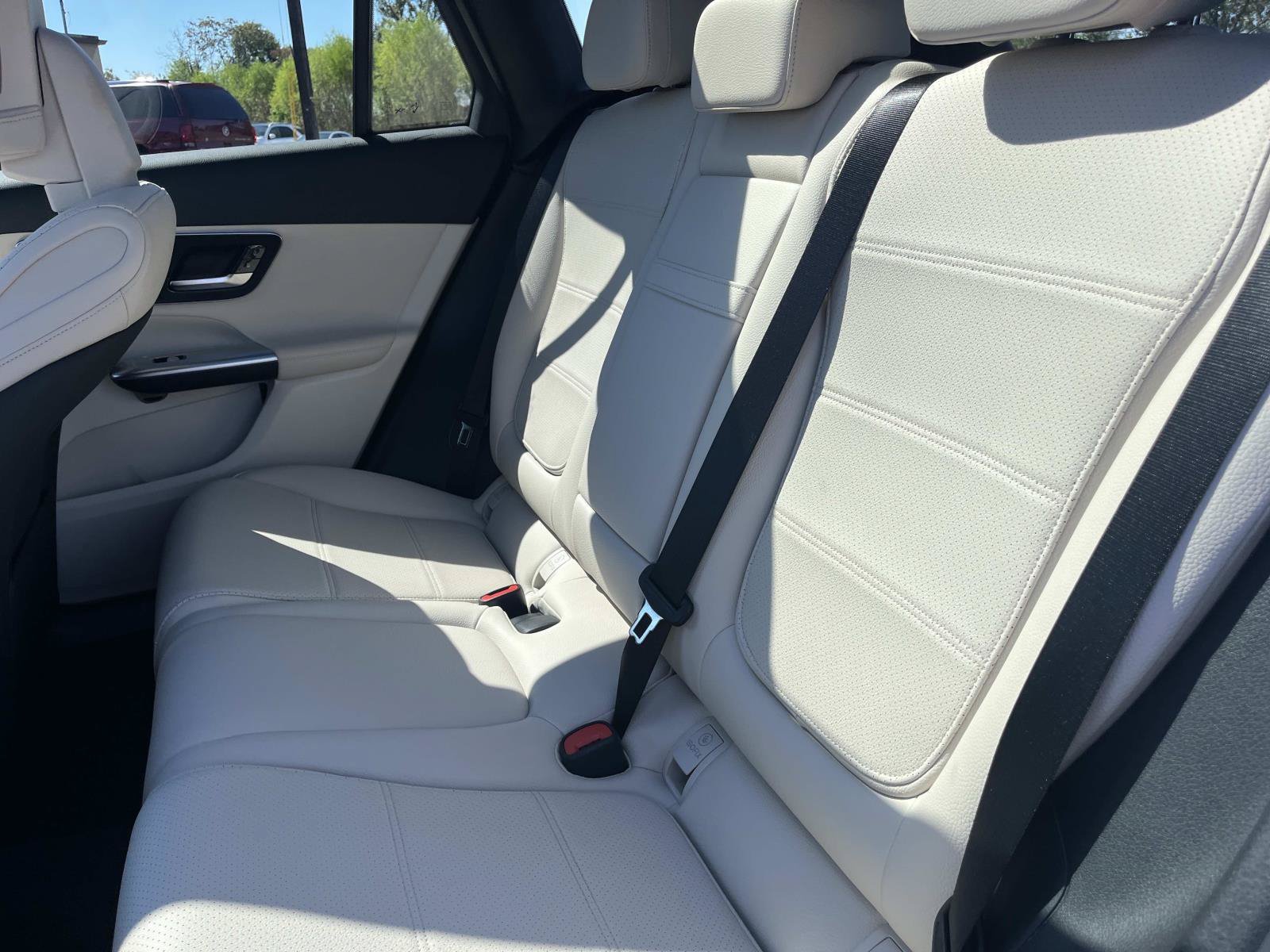 Used 2026 Polar White Mercedes-Benz GLC 300 image 17