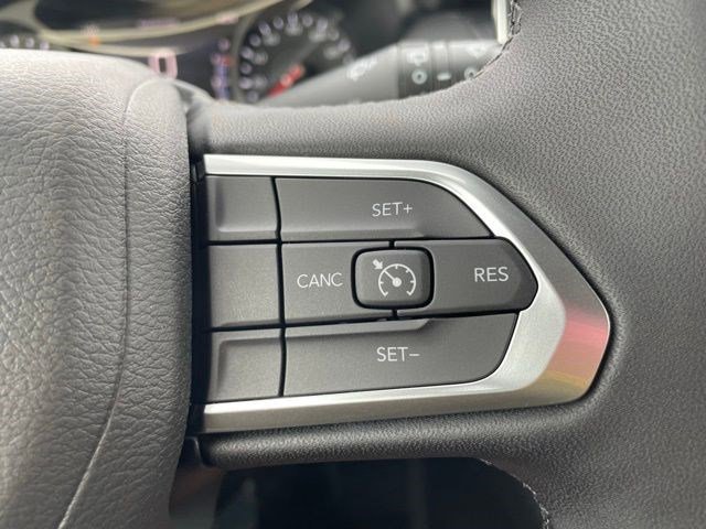New 2026 Bright White Clearcoat Jeep Latitude Altitude image 14