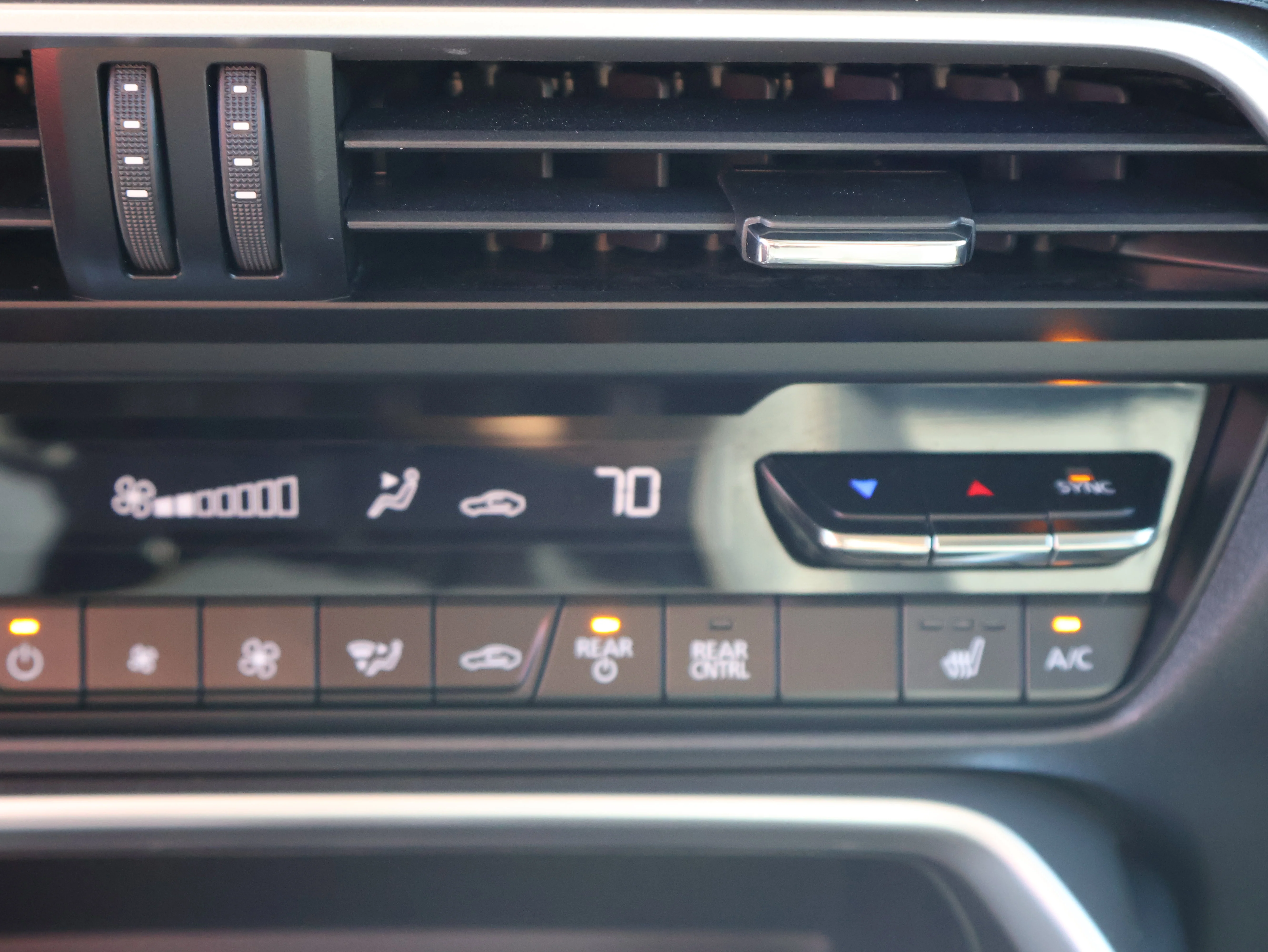 2025 Mazda CX-70 Premium Package - Photo 28