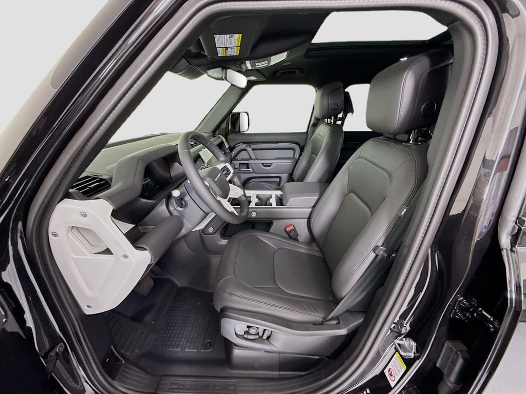 New 2026 Santorini Black Metallic Land Rover X-Dynamic SE image 21