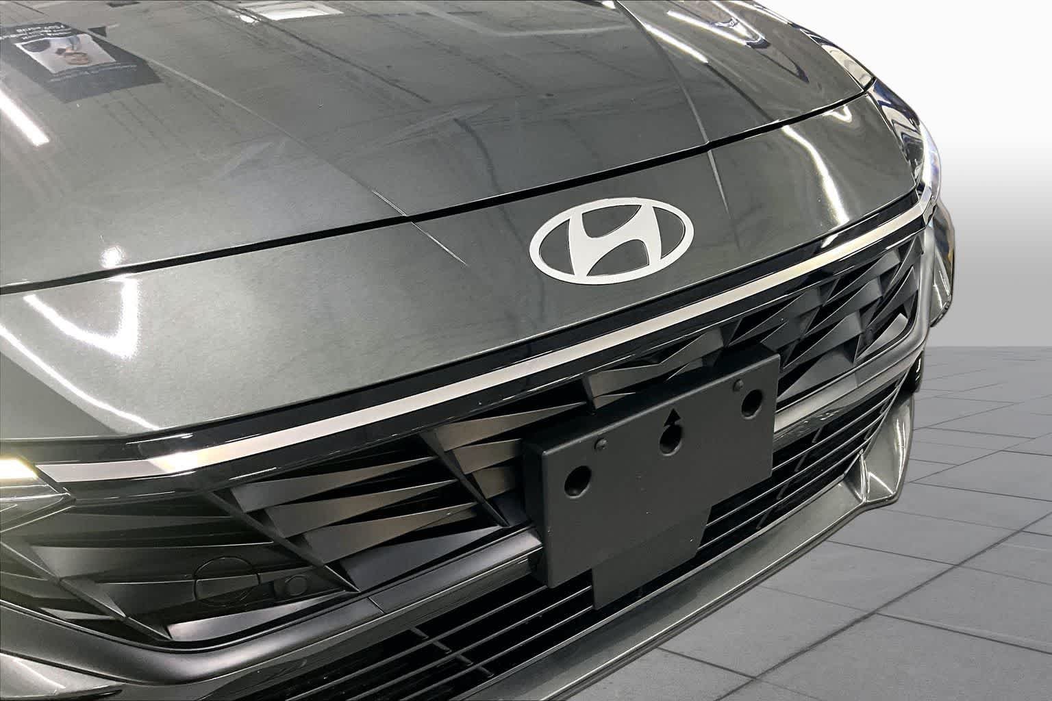 Used 2024 Amazon Gray Hyundai Limited image 30