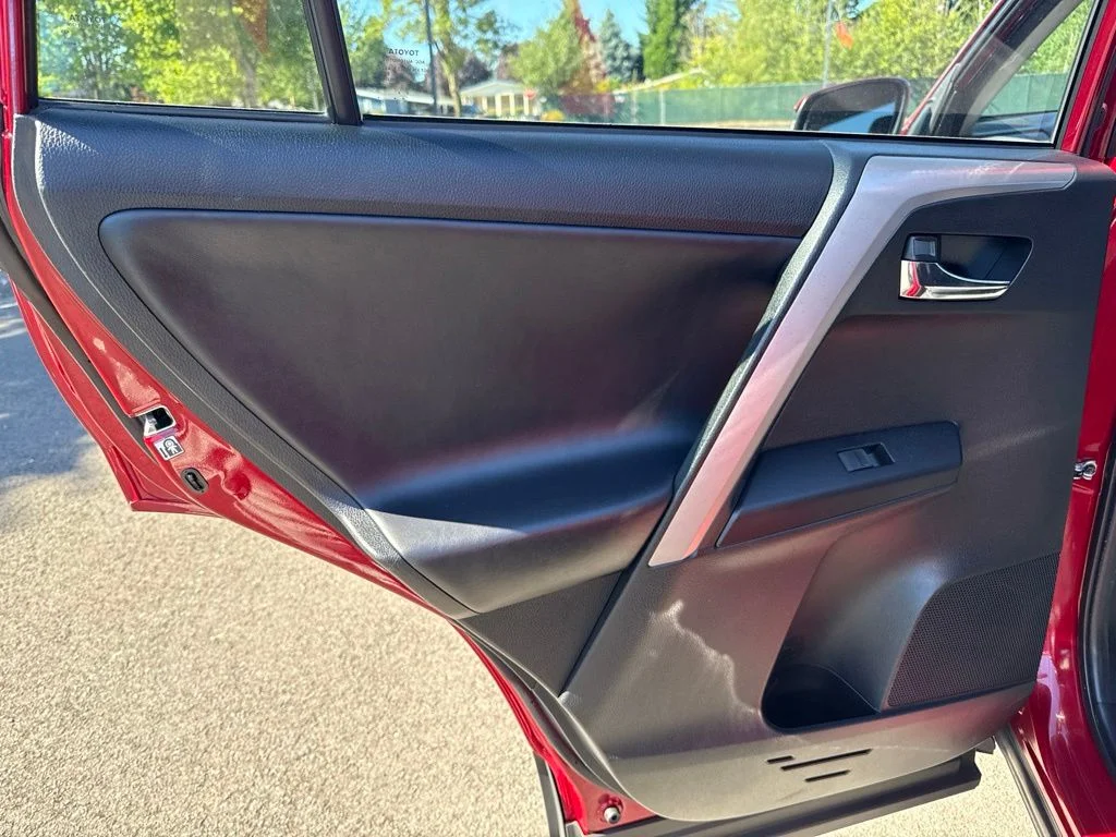 Used 2018 Ruby Flare Pearl Toyota XLE image 20