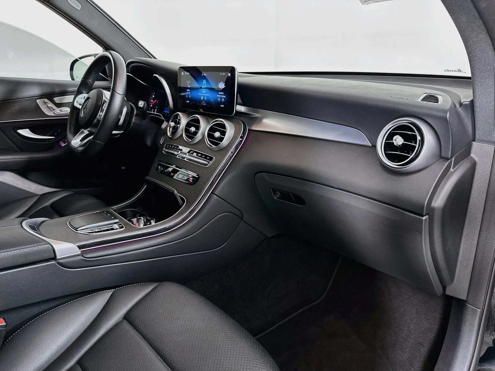 Used 2022 Black Mercedes-Benz GLC 300 image 28