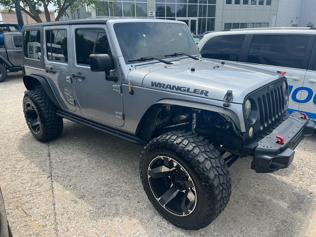 Used 2016 Billet Silver Metallic Clearcoat Jeep Black Bear image 4
