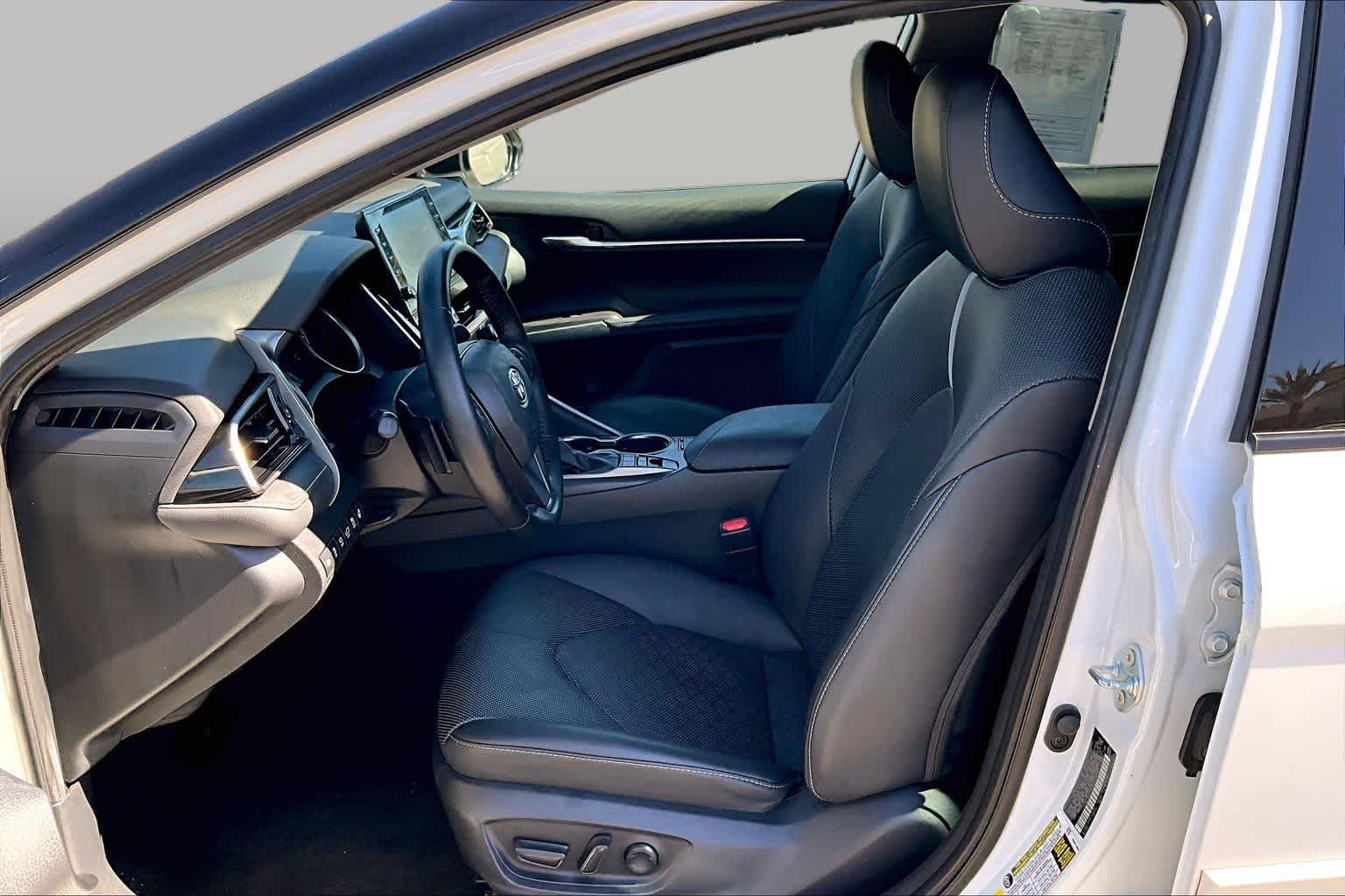 Used 2023 Wind Chill Pearl/Midnight Black Metallic Toyota Hybrid XSE image 7