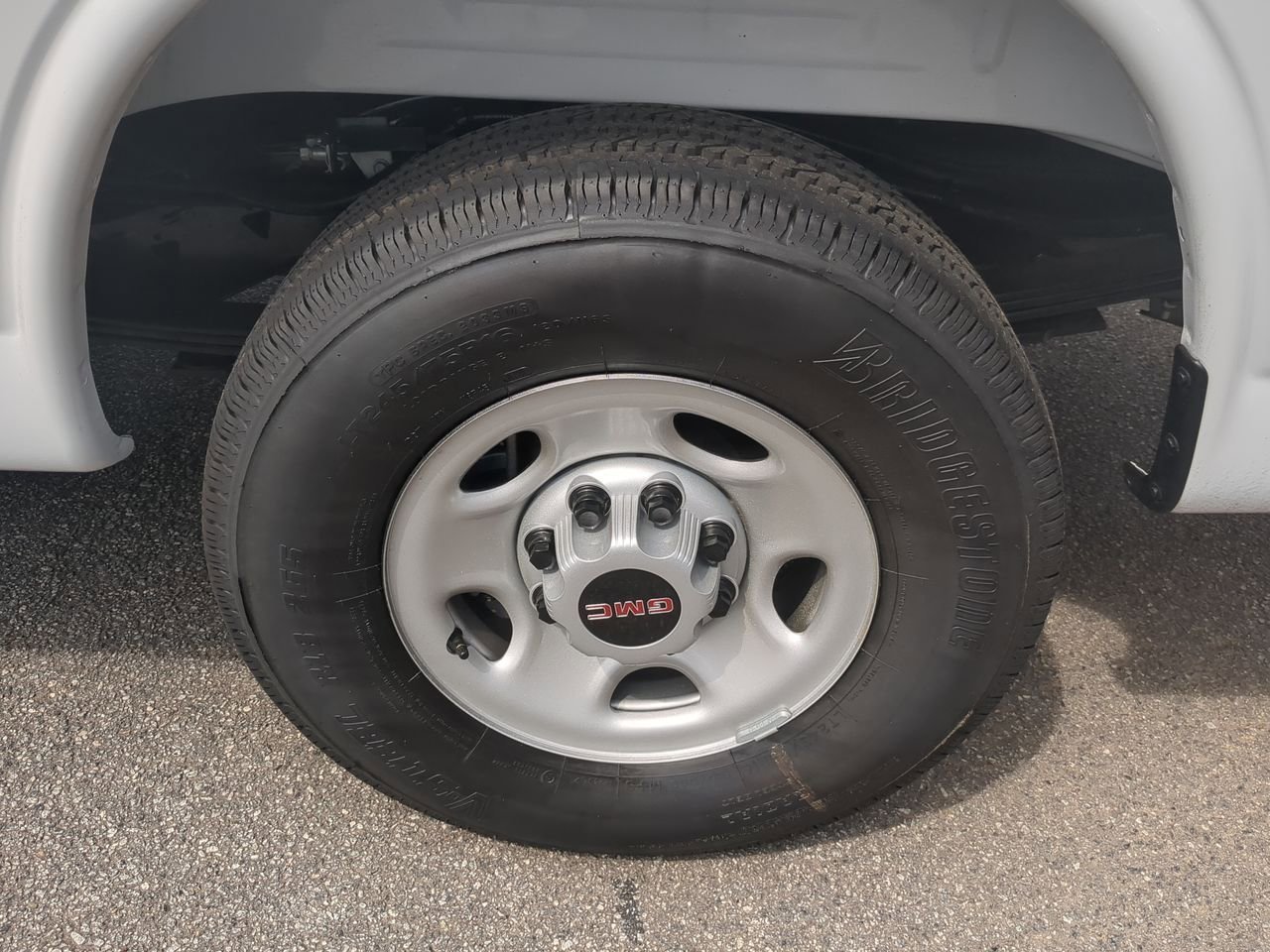 2025 GMC Savana Cargo Work Van - Photo 29