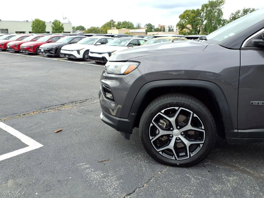 Used 2024 Baltic Gray Metallic Clearcoat Jeep Limited image 22