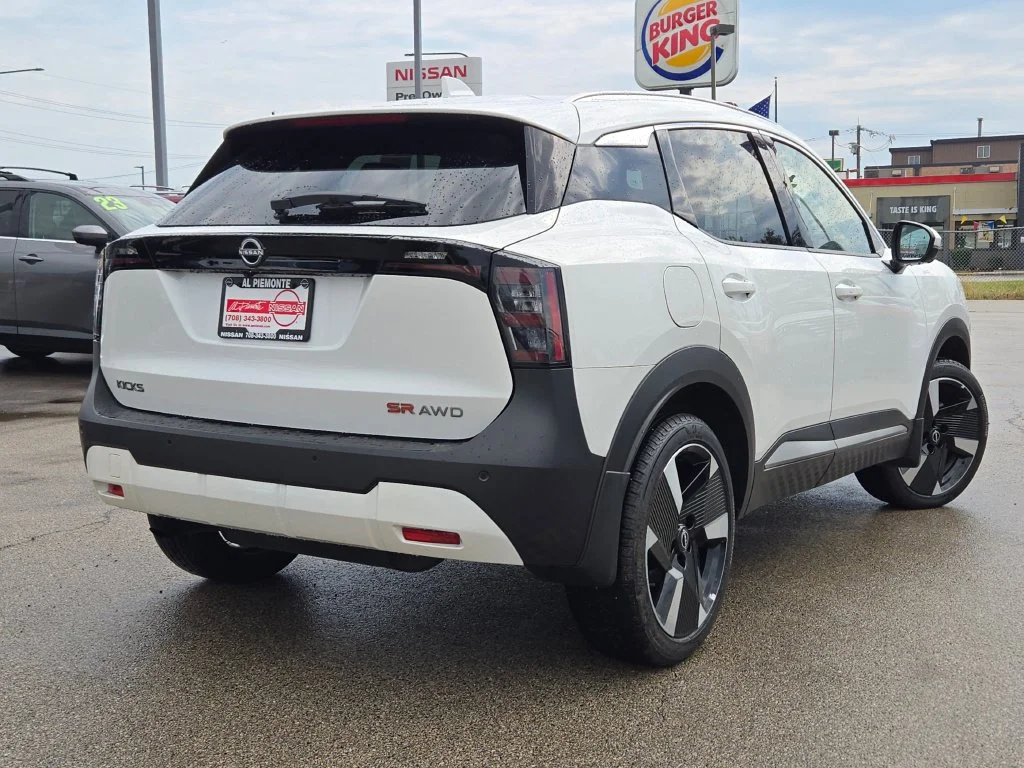 Used 2025 White Nissan SR image 11