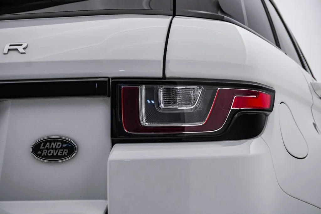 Used 2017 Fuji White Land Rover  image 13