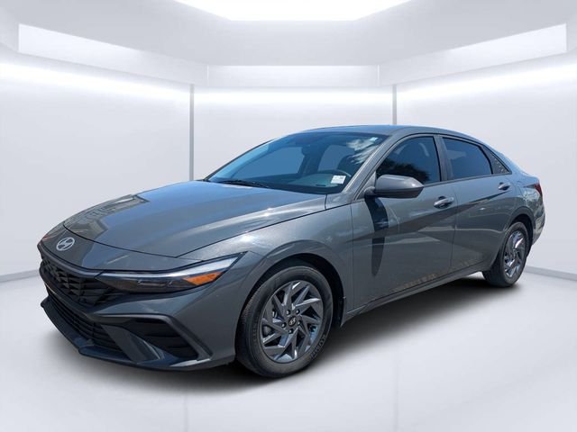 Used 2024 Gray Hyundai SEL image 7