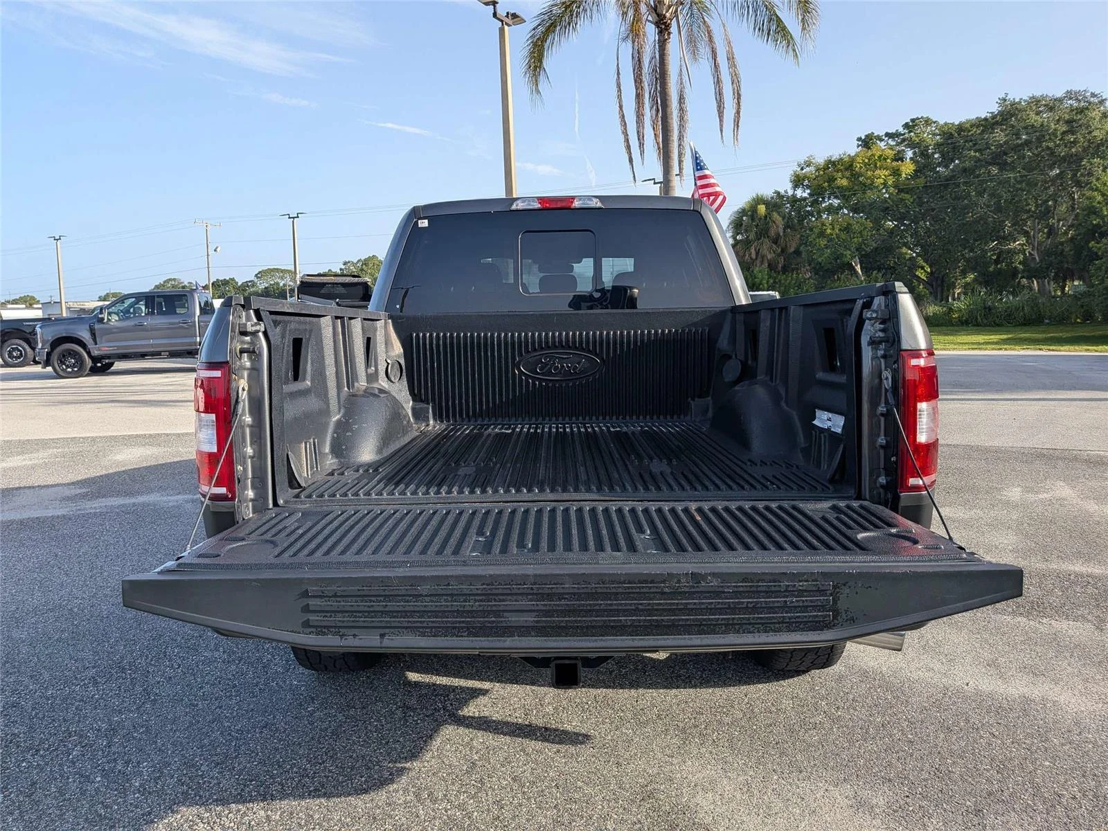 Used 2018 Gray Ford XLT image 12