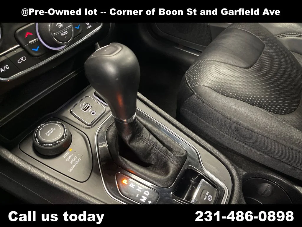 Used 2019 Gray Jeep Limited image 27