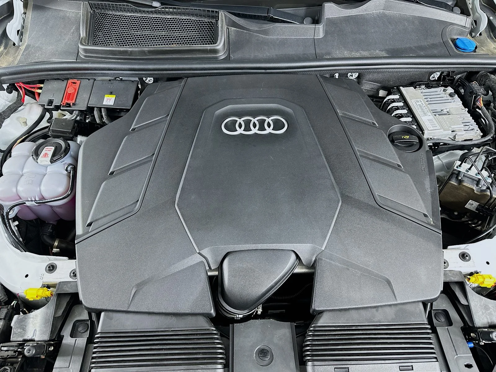 Used 2021 White Audi  image 13
